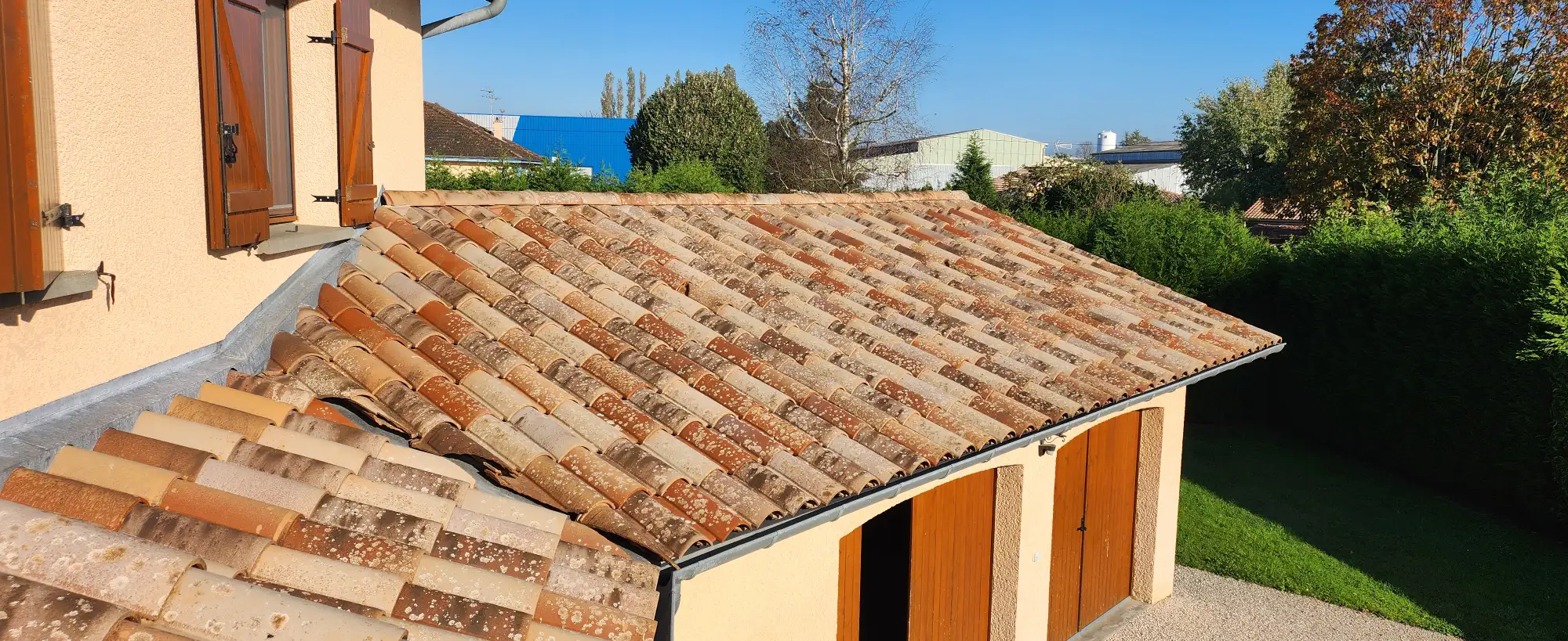 toit de maison avec tuiles