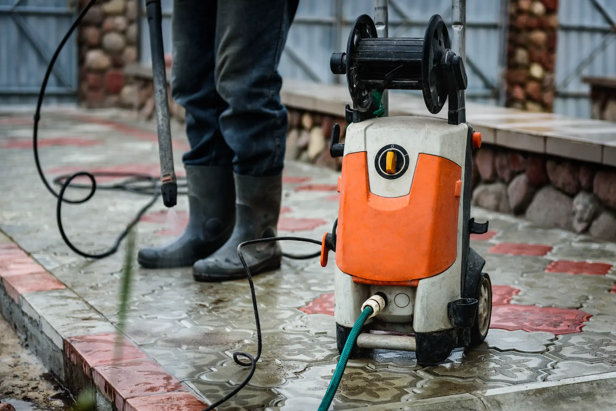 cleaning-paving-slab-using-high-pressure-power-washer